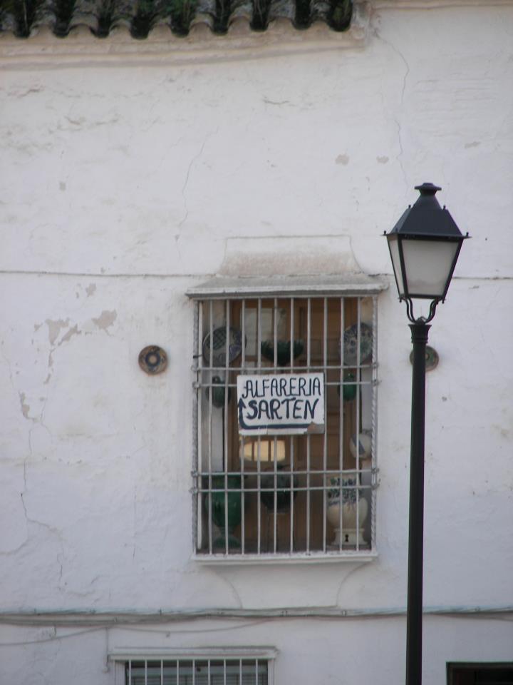 Típica fachada lucentina de la casa de Pascual Burgueño -Alafarería Sartén- 2007.