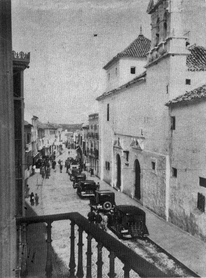 Calle de las Torres e iglesia del convento de Santa Clara
