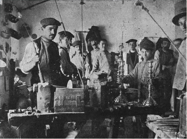 Trabajadores en la velonería. 1914