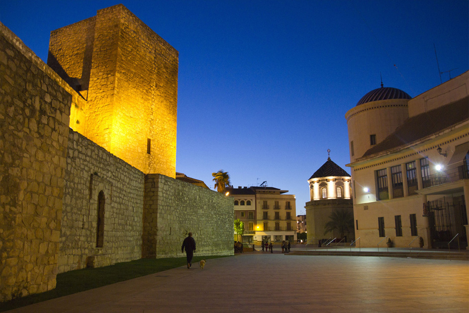 Plaza De Archidona, Castillo del Moral, Sagrario de San Mateo y Mercado