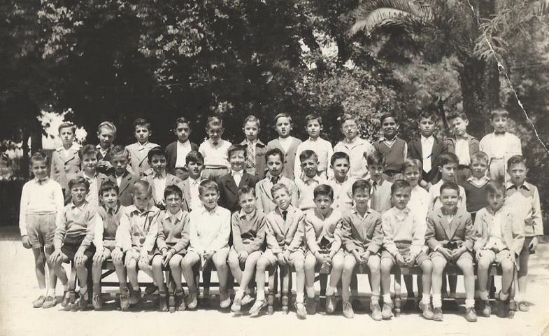 Alumnos del colegio marista en el paseo de Rojas 1960