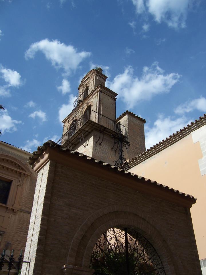 Puerta y Campanario. Iglesia Madre de Dios