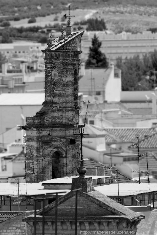 Torre de la parroquia de Santiago