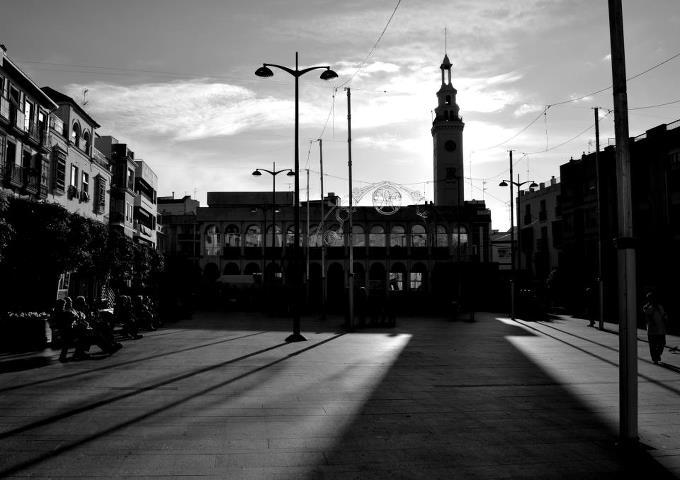 «La sombra de la torre es alargada» (Ayuntamiento)